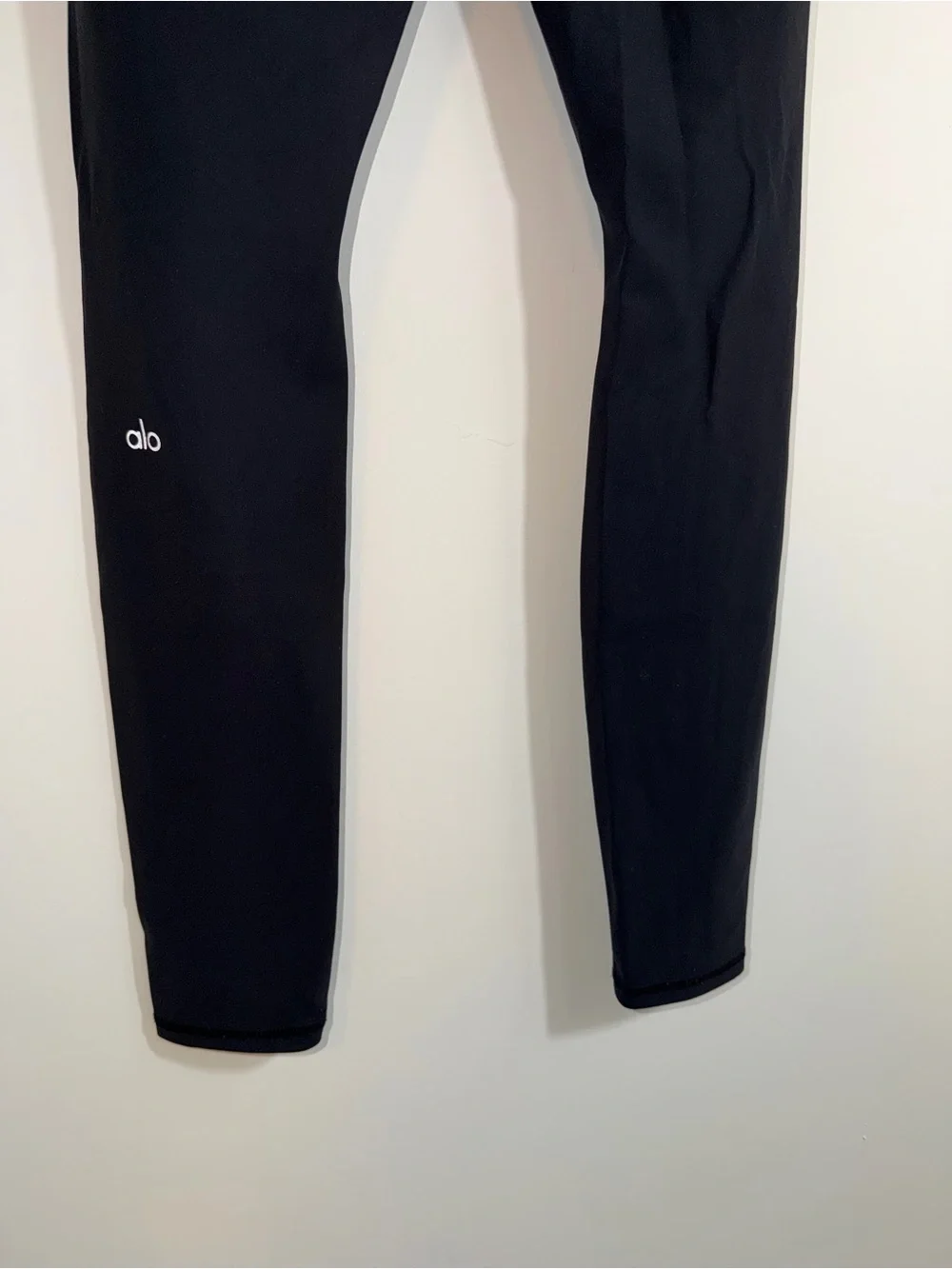 alo High Waisted Ripped Warrior Legging black medium